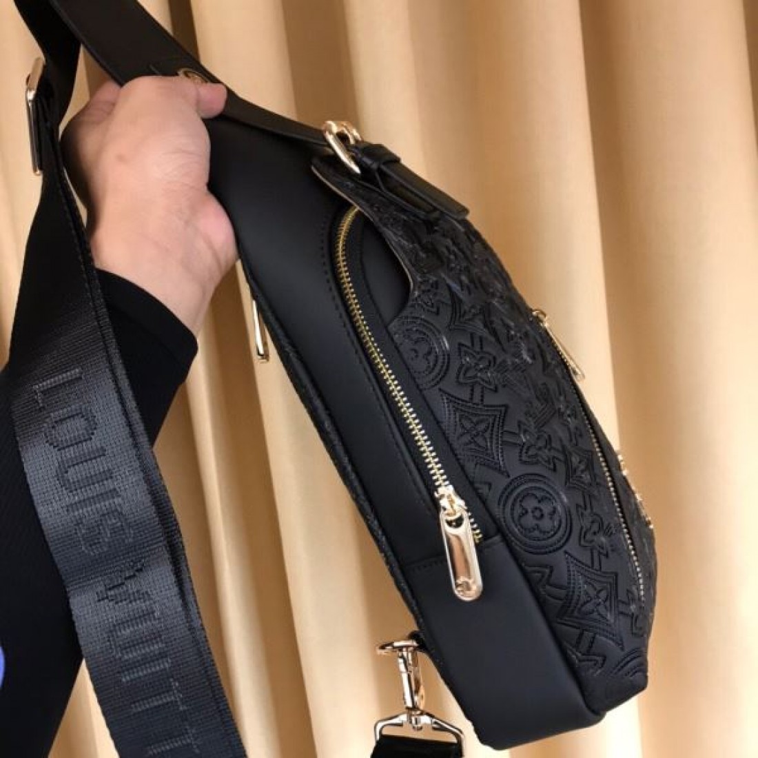 シーズンの流行にチェック LOUIS VUITTON ルイヴィトン コピー チェストバッグ 海外セレブ風コーデ