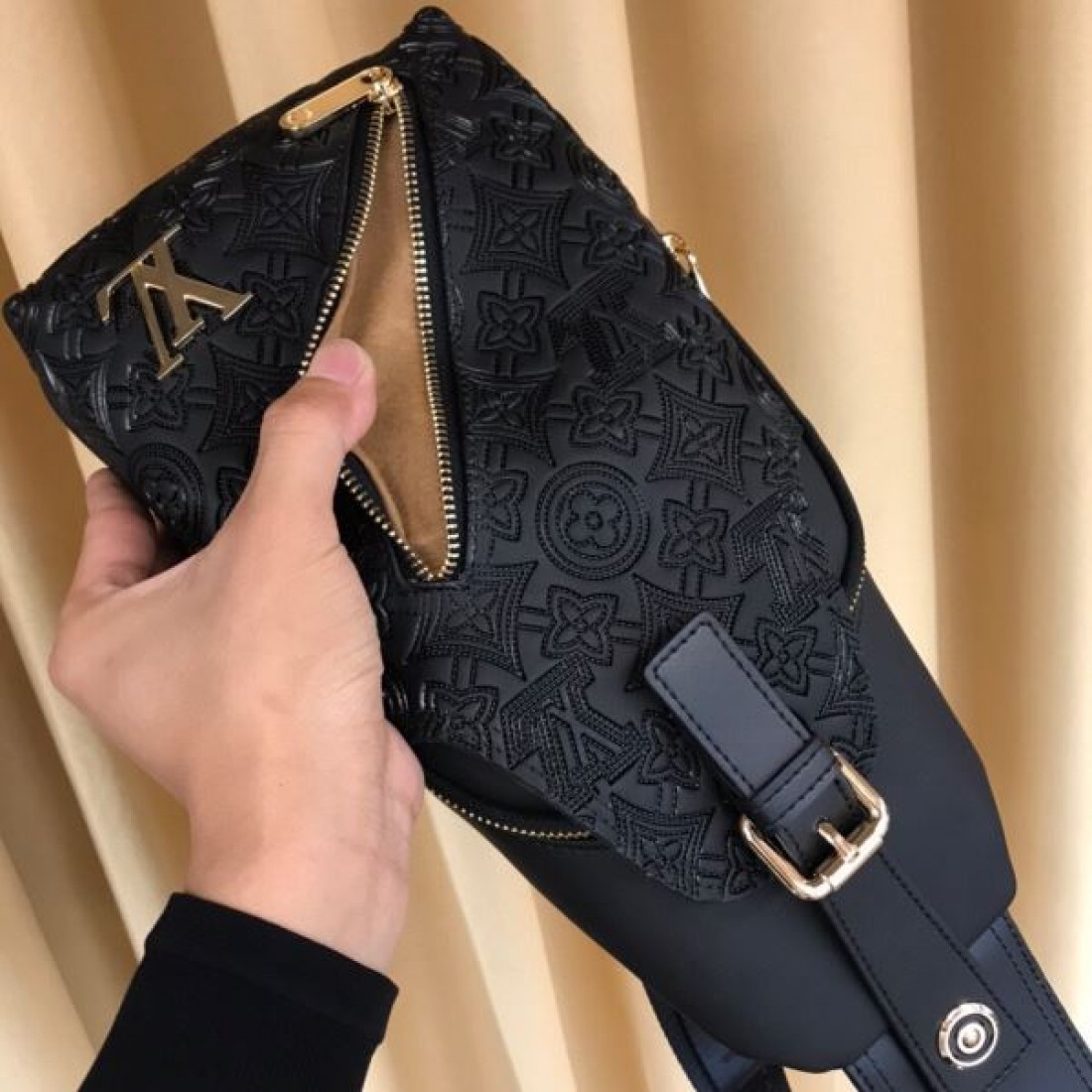 シーズンの流行にチェック LOUIS VUITTON ルイヴィトン コピー チェストバッグ 海外セレブ風コーデ