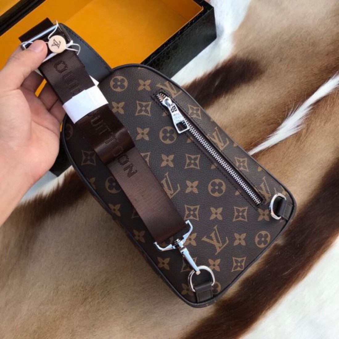 人気沸騰中！おしゃれ新品 LOUIS VUITTON ルイヴィトン コピー チェストバッグ 大人可愛い