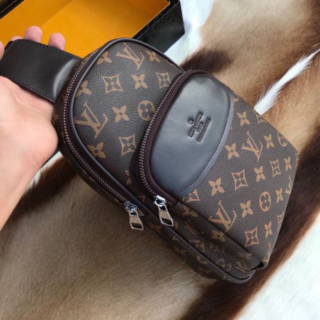 人気沸騰中！おしゃれ新品 LOUIS VUITTON ルイヴィトン コピー チェストバッグ 大人可愛い