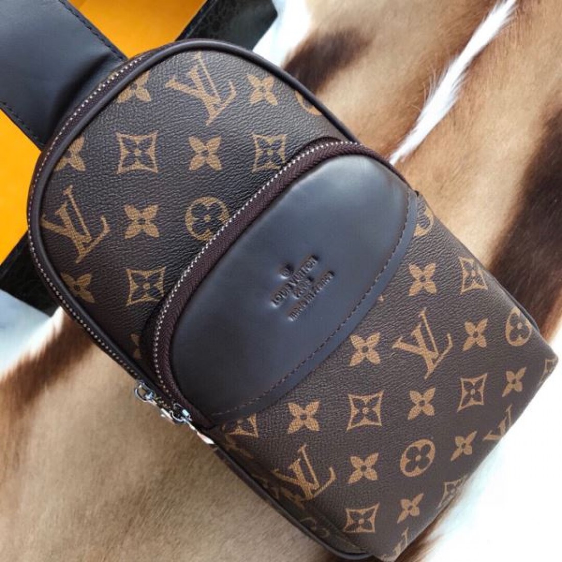 人気沸騰中！おしゃれ新品 LOUIS VUITTON ルイヴィトン コピー チェストバッグ 大人可愛い