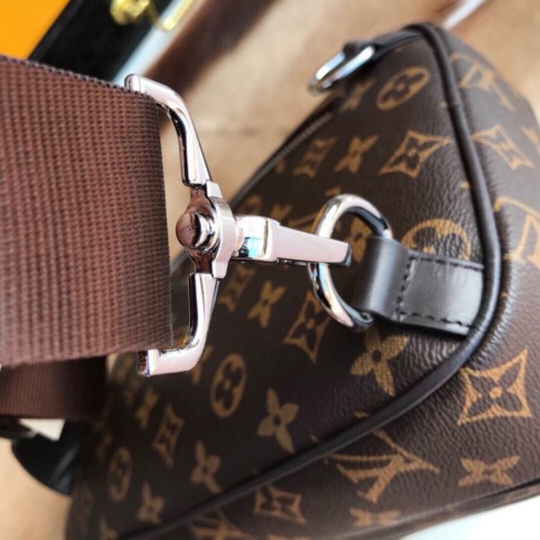 人気沸騰中！おしゃれ新品 LOUIS VUITTON ルイヴィトン コピー チェストバッグ 大人可愛い