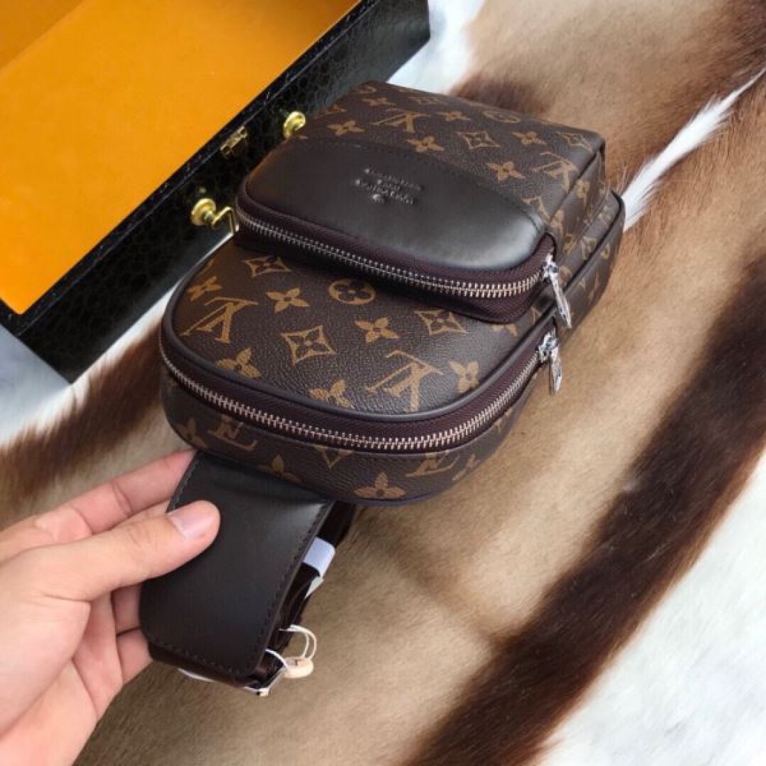 人気沸騰中！おしゃれ新品 LOUIS VUITTON ルイヴィトン コピー チェストバッグ 大人可愛い