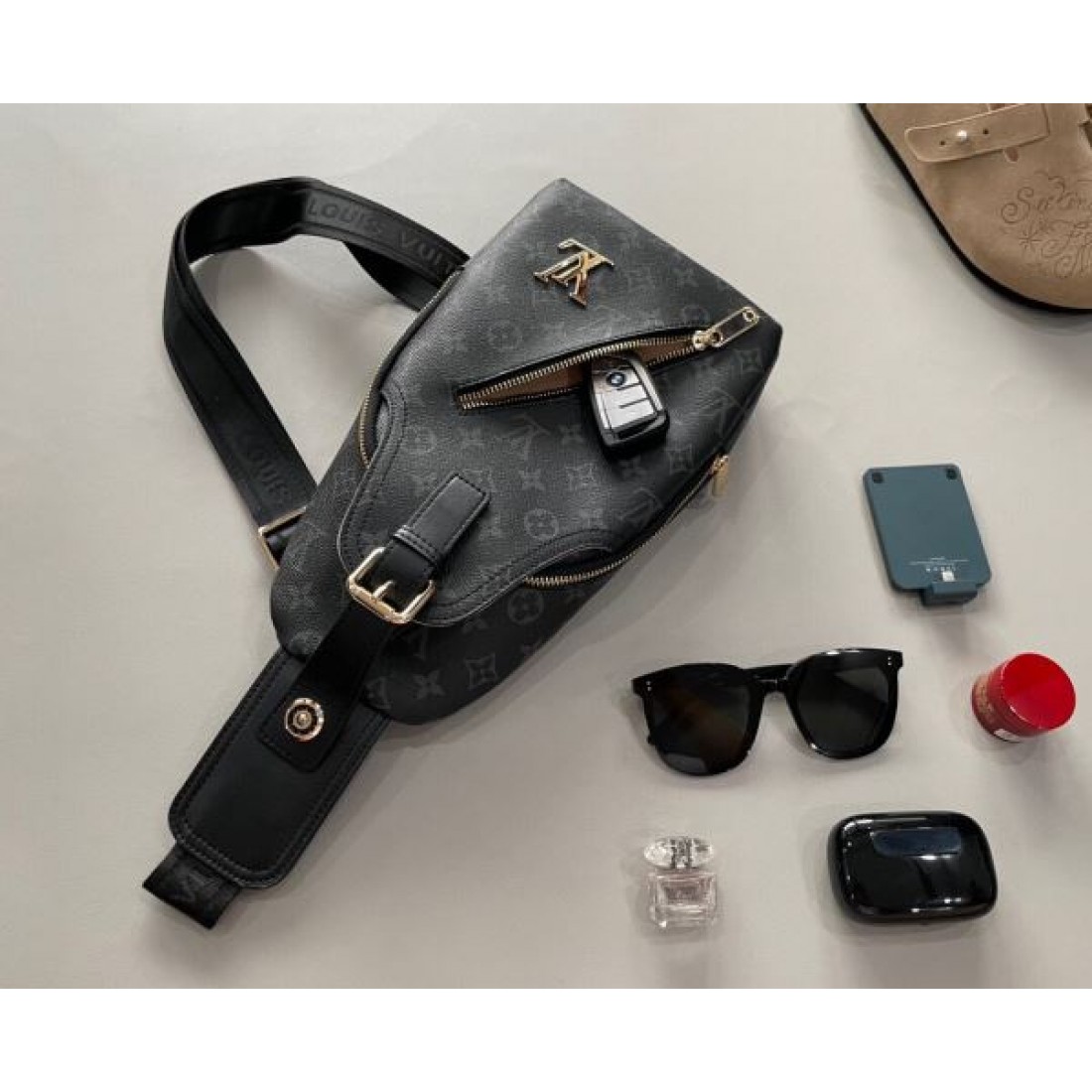 SNS映え抜群 LOUIS VUITTON ルイヴィトン コピー チェストバッグ 一瞬で華やぐ