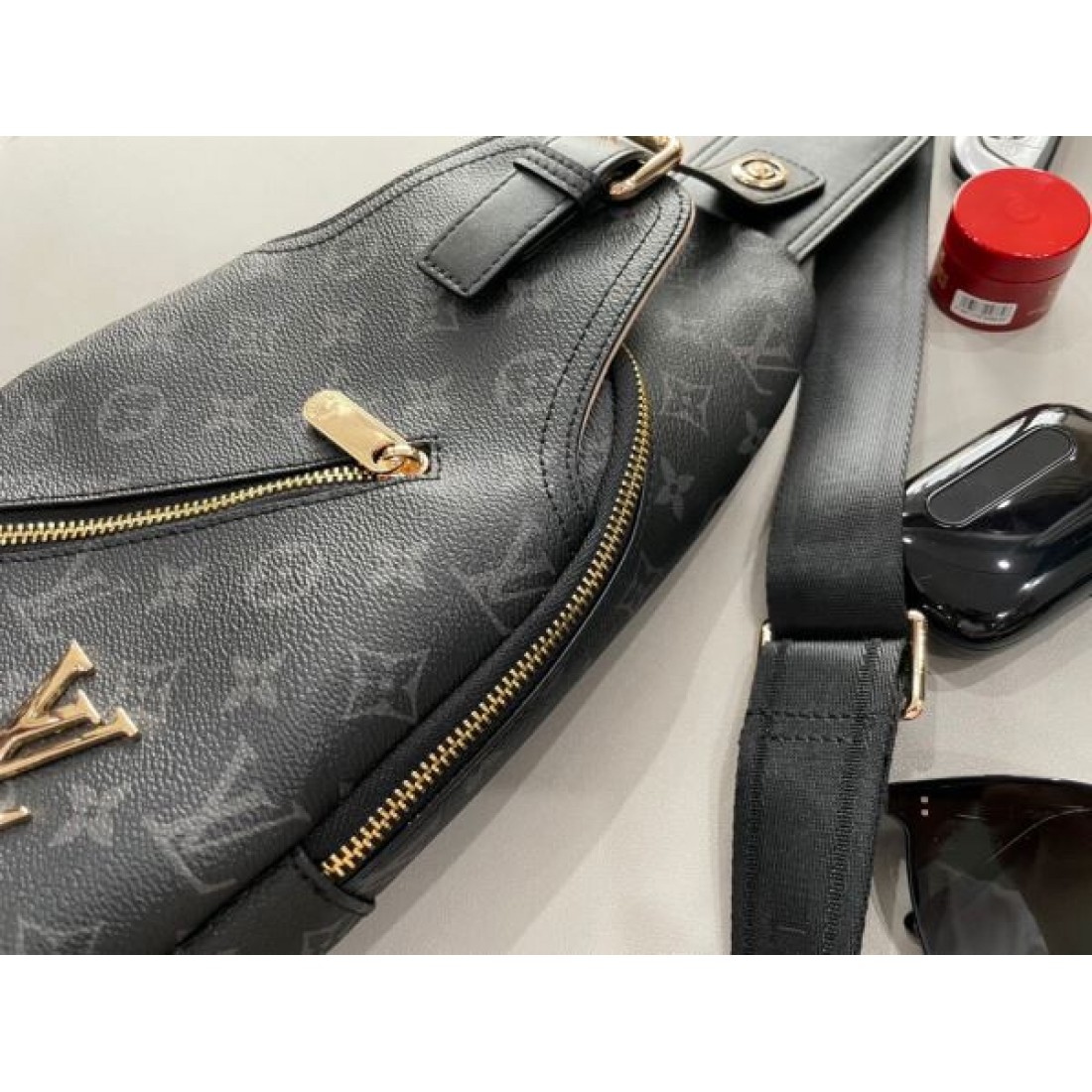 SNS映え抜群 LOUIS VUITTON ルイヴィトン コピー チェストバッグ 一瞬で華やぐ