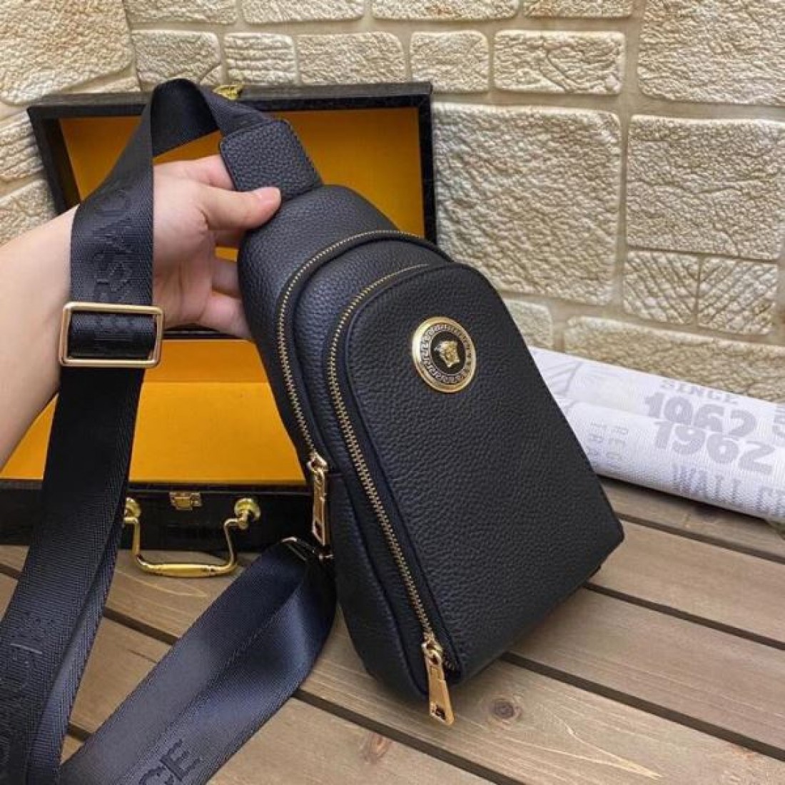 早い者勝ち VERSACE ヴェルサーチェ コピー チェストバッグ 見逃し厳禁