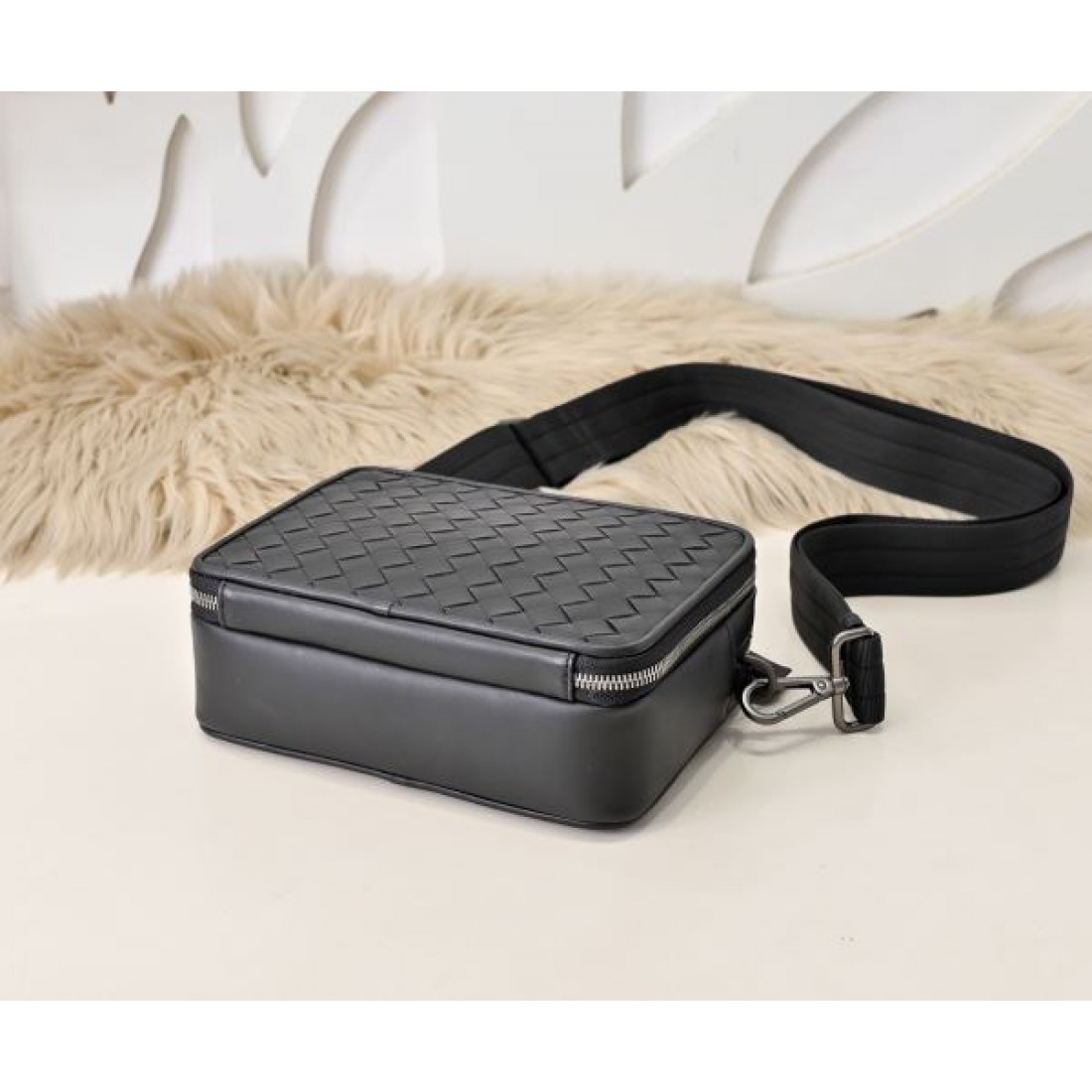 海外限定モデル BOTTEGA VENETA ボッテガヴェネタ コピー ショルダーバッグ プレミアム感満載