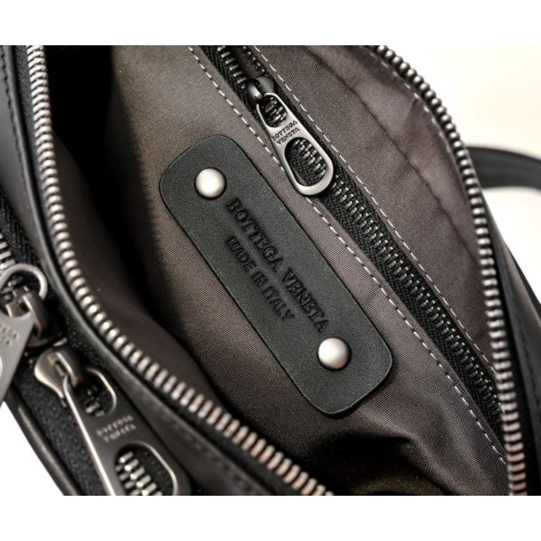 海外限定モデル BOTTEGA VENETA ボッテガヴェネタ コピー ショルダーバッグ プレミアム感満載