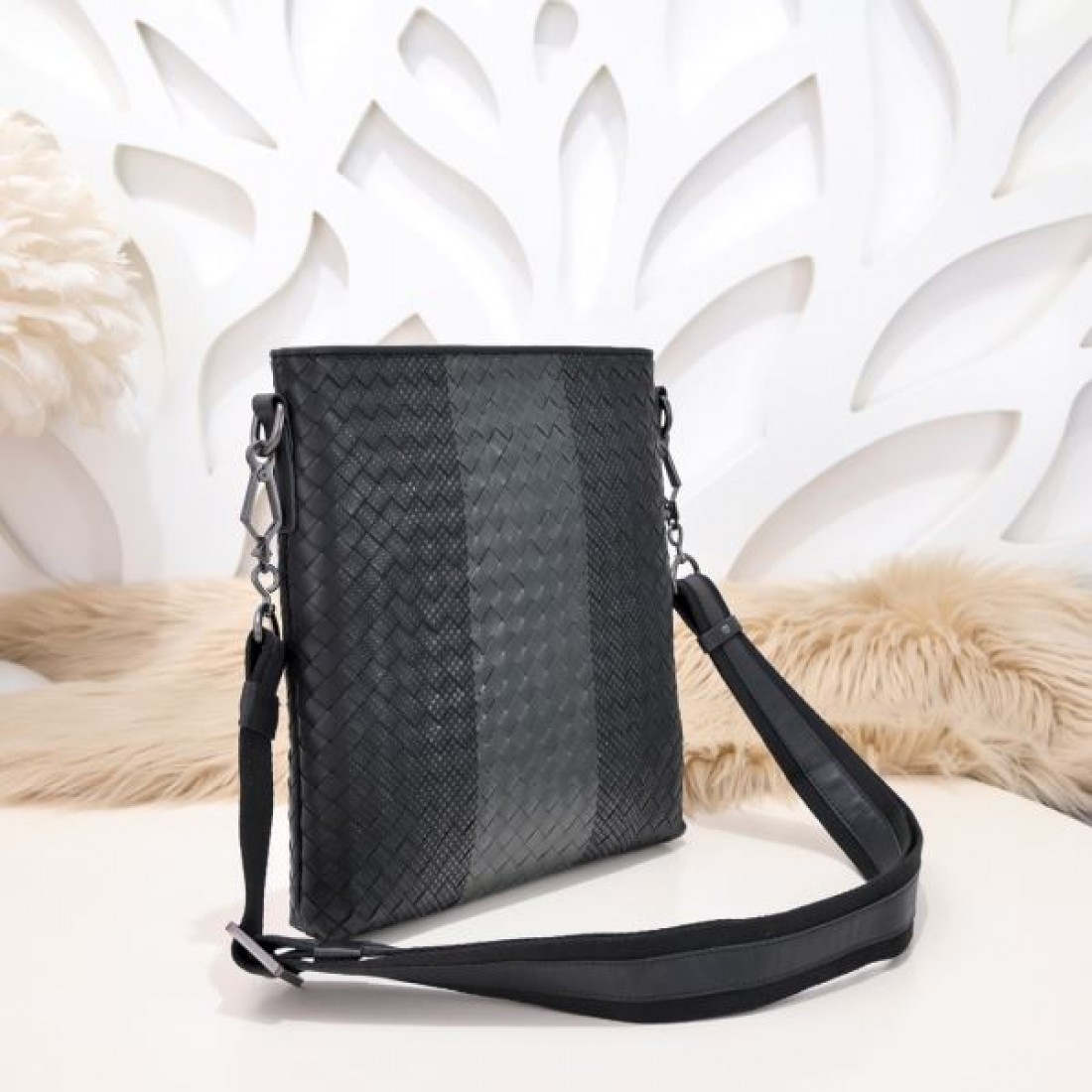 大人女子必見 BOTTEGA VENETA ボッテガヴェネタ コピー ショルダーバッグ 絶妙なデザイン