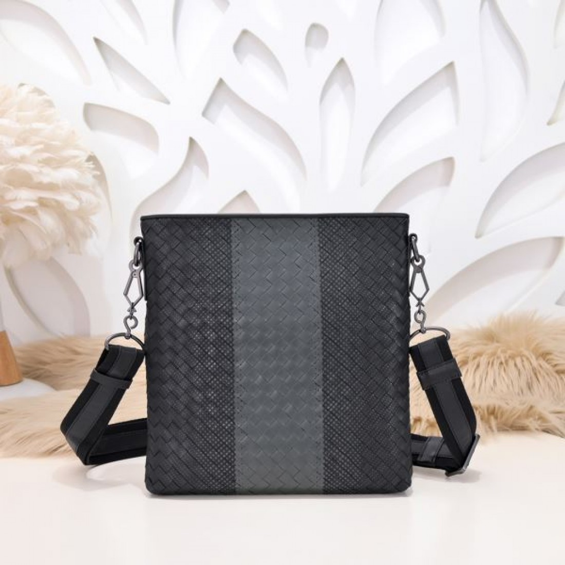 大人女子必見 BOTTEGA VENETA ボッテガヴェネタ コピー ショルダーバッグ 絶妙なデザイン