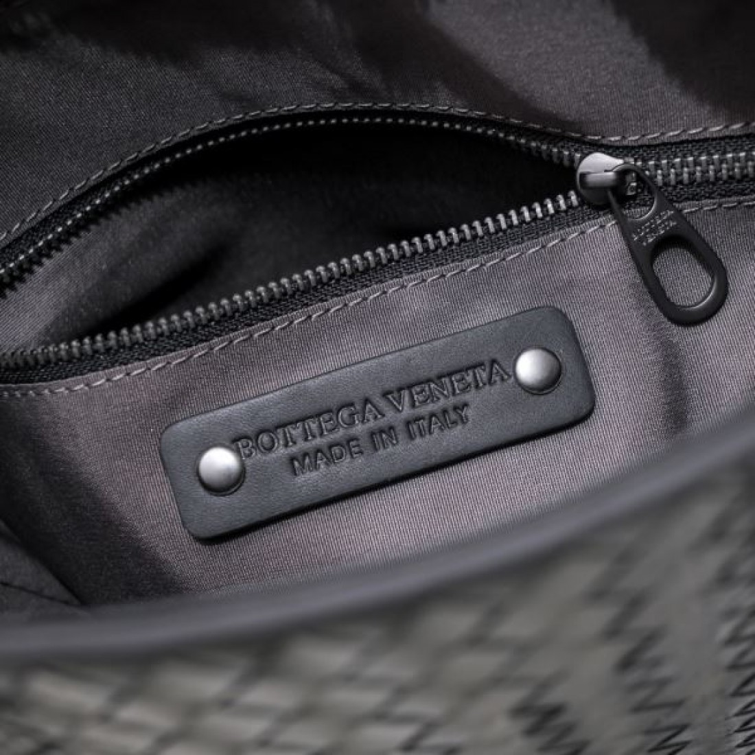 大人女子必見 BOTTEGA VENETA ボッテガヴェネタ コピー ショルダーバッグ 絶妙なデザイン