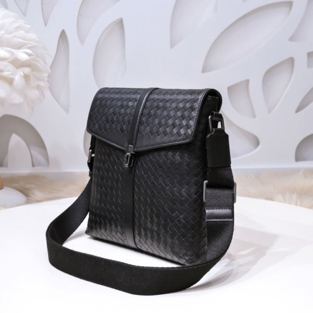 ファッショニスタ注目 BOTTEGA VENETA ボッテガヴェネタ コピー ショルダーバッグ コーデの主役