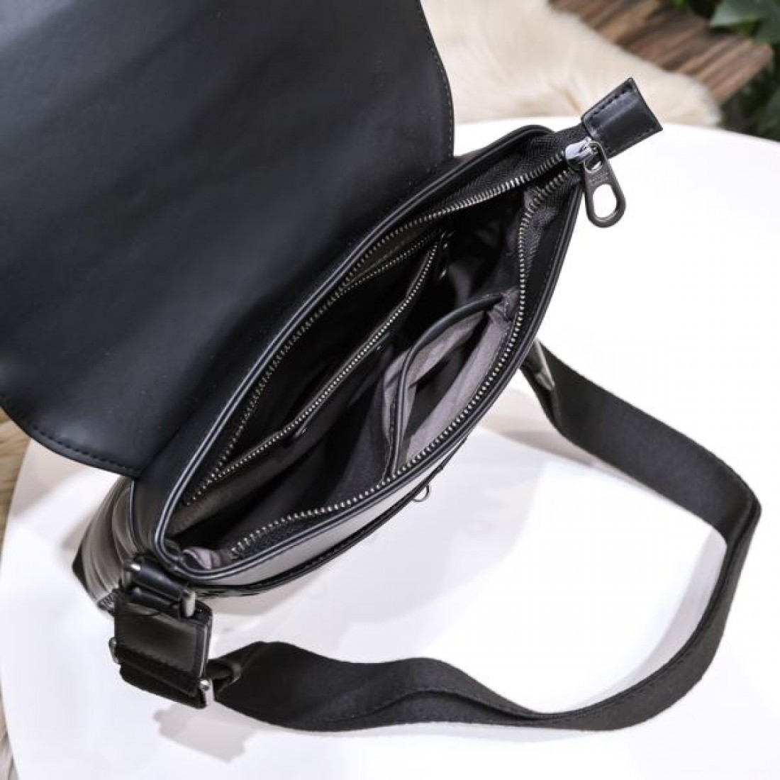 ファッショニスタ注目 BOTTEGA VENETA ボッテガヴェネタ コピー ショルダーバッグ コーデの主役