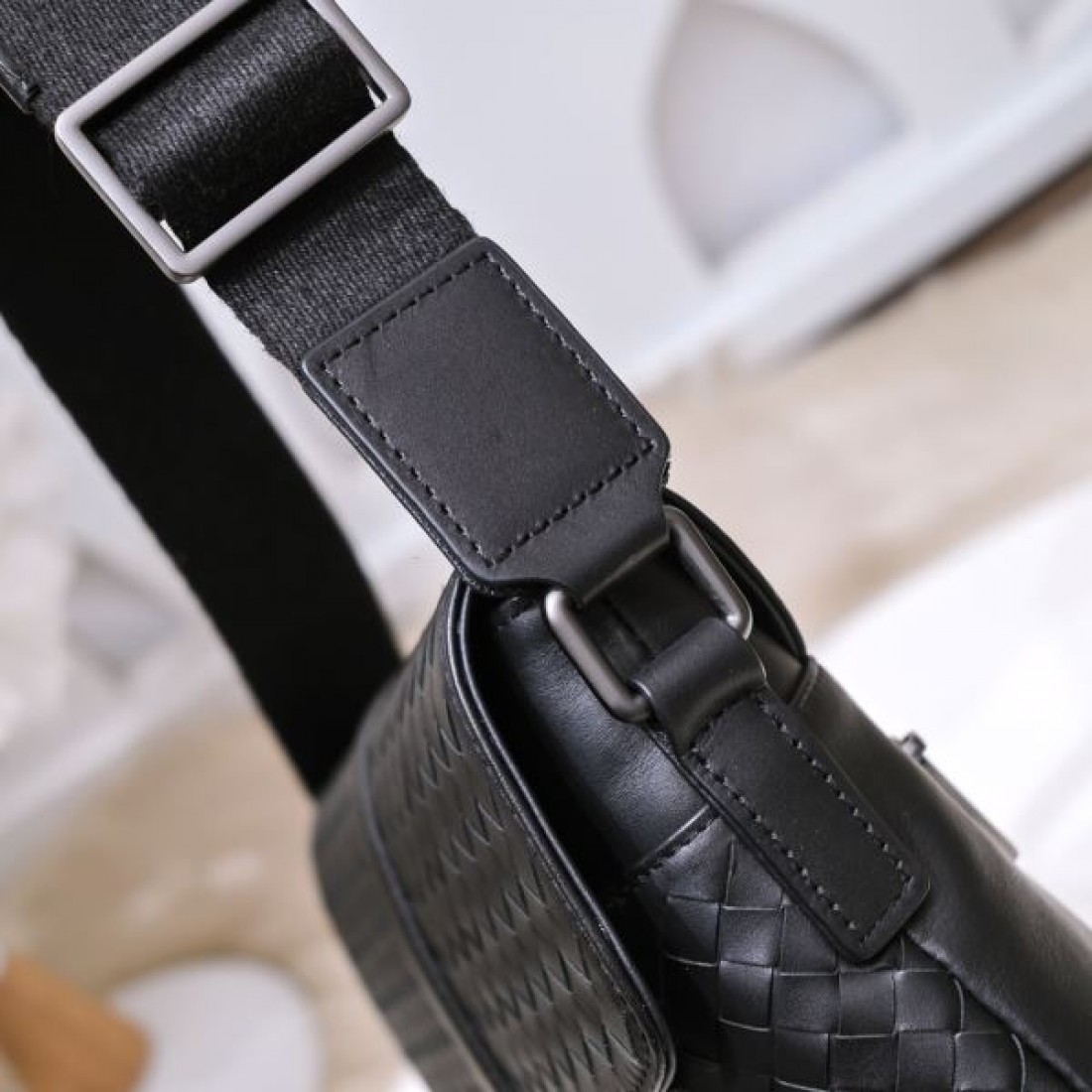 ファッショニスタ注目 BOTTEGA VENETA ボッテガヴェネタ コピー ショルダーバッグ コーデの主役