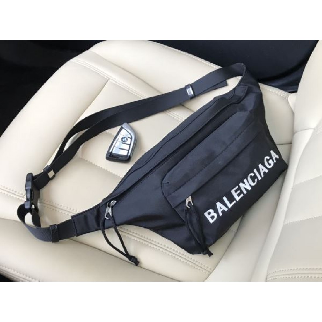  高級感あふれる BALENCIAGA バレンシアガ コピー ウエストバッグ 洗練された