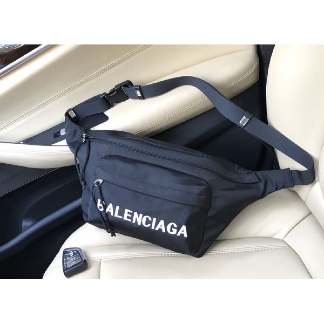  高級感あふれる BALENCIAGA バレンシアガ コピー ウエストバッグ 洗練された