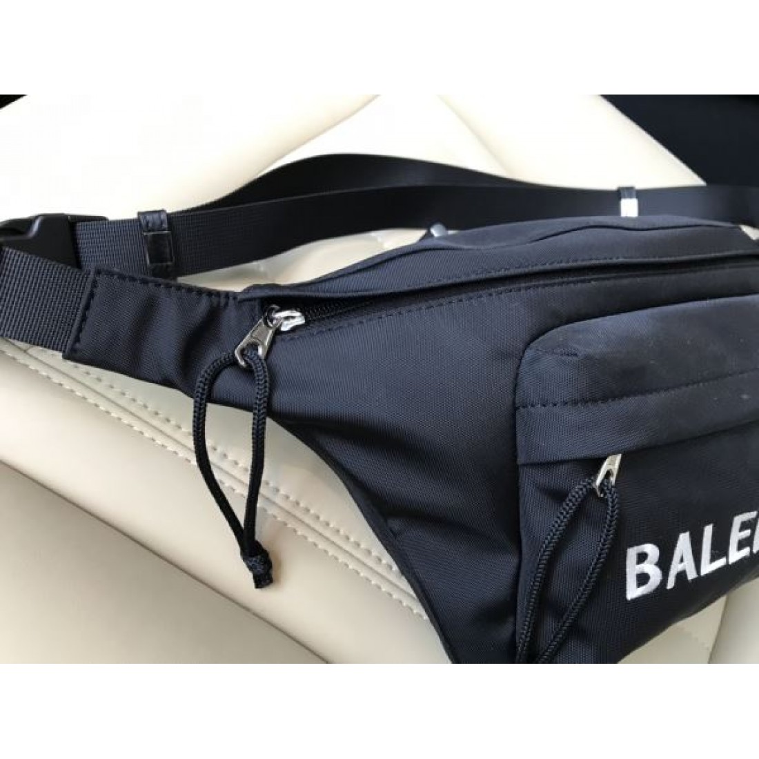  高級感あふれる BALENCIAGA バレンシアガ コピー ウエストバッグ 洗練された