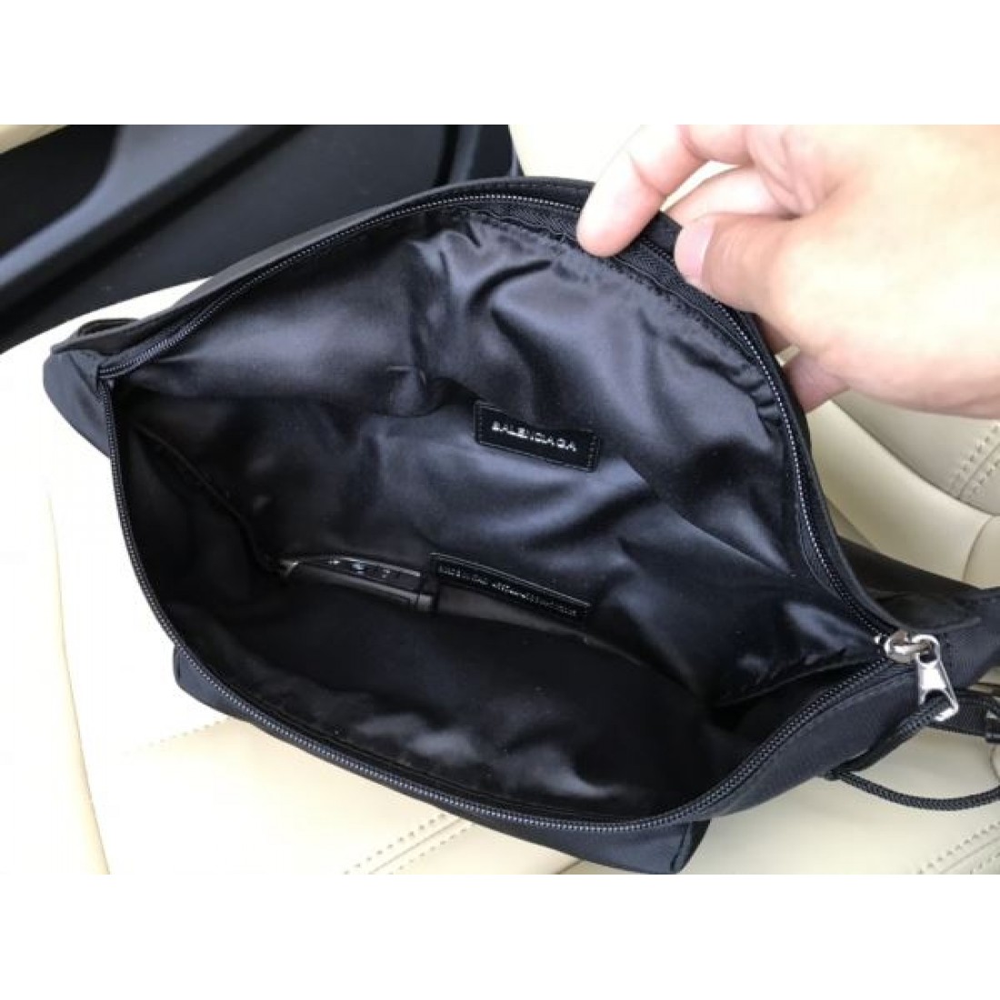  高級感あふれる BALENCIAGA バレンシアガ コピー ウエストバッグ 洗練された