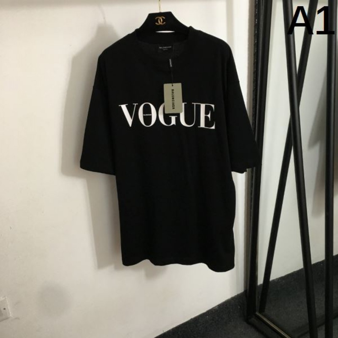 デイリー使いに実用性抜群 BALENCIAGA バレンシアガ コピー 半袖Tシャツ 大注目の新作