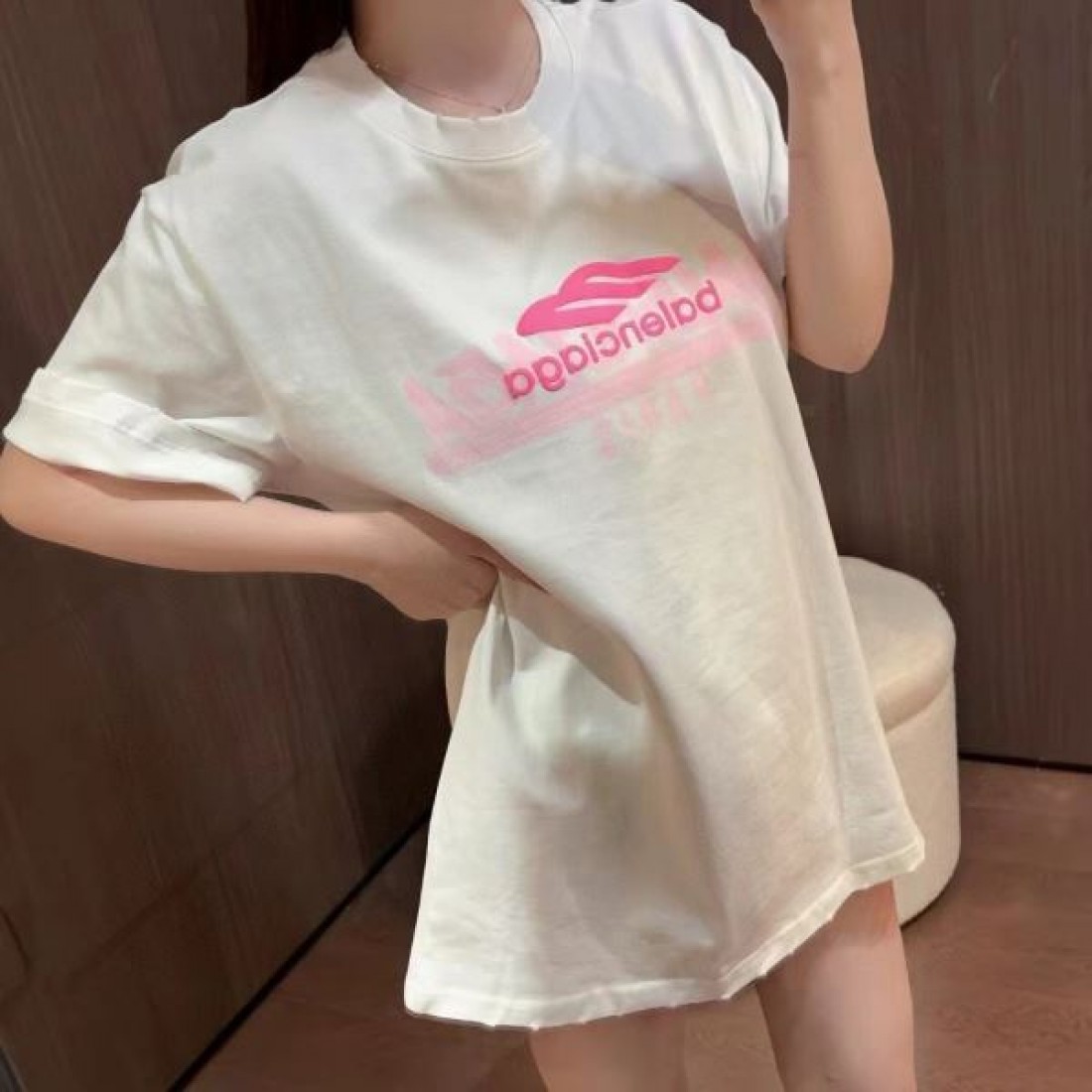この夏を彩る BALENCIAGA バレンシア コピー 半袖Tシャツ 引き続き注目のスタイル
