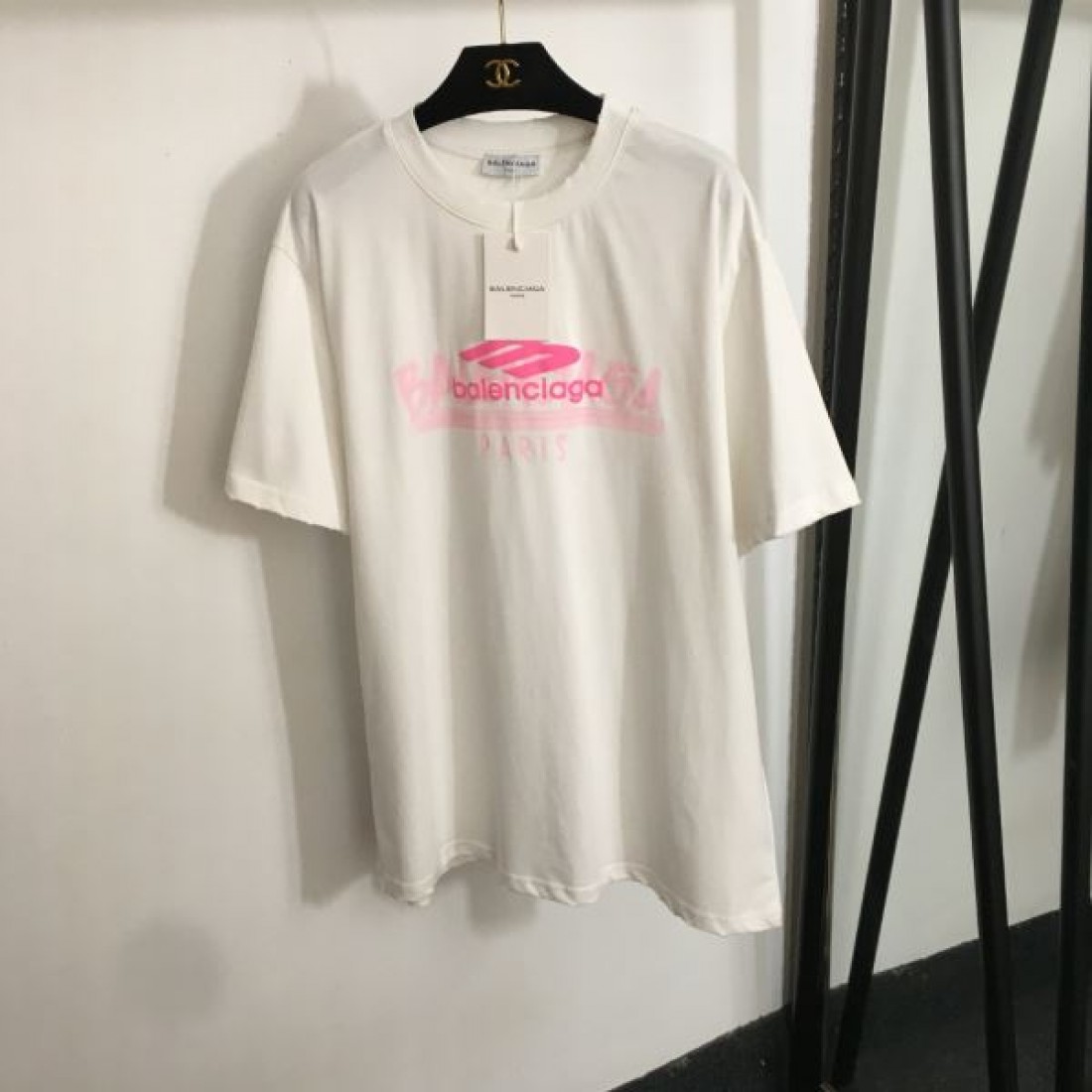 この夏を彩る BALENCIAGA バレンシア コピー 半袖Tシャツ 引き続き注目のスタイル