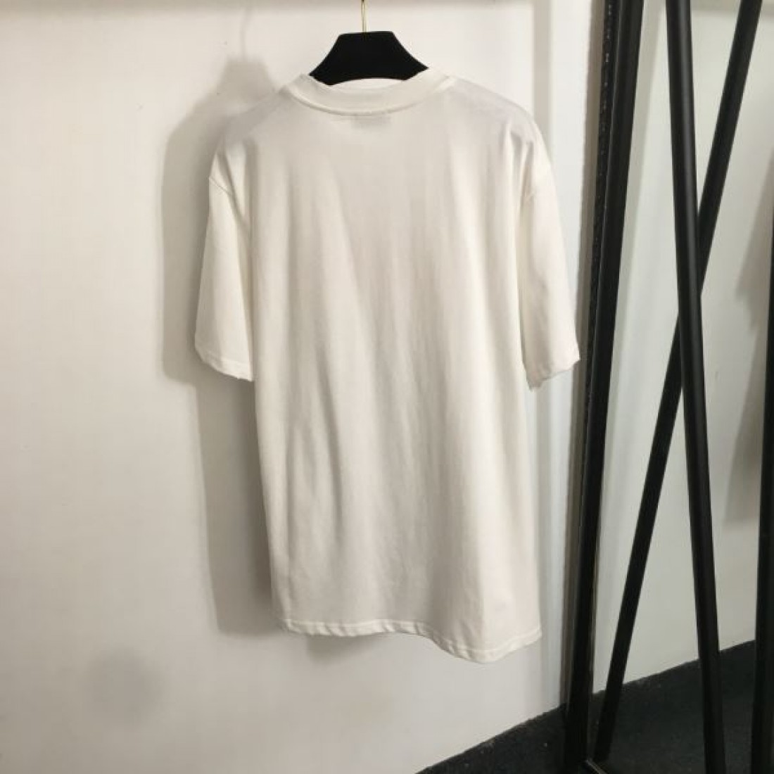この夏を彩る BALENCIAGA バレンシア コピー 半袖Tシャツ 引き続き注目のスタイル