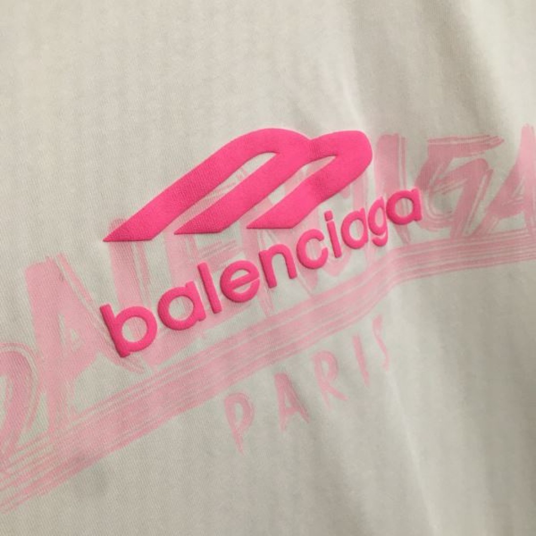 この夏を彩る BALENCIAGA バレンシア コピー 半袖Tシャツ 引き続き注目のスタイル