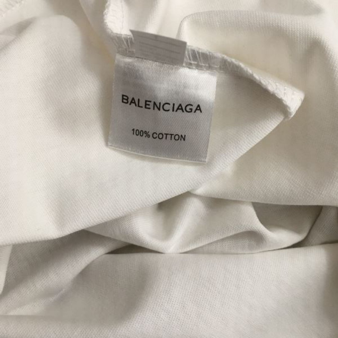 この夏を彩る BALENCIAGA バレンシア コピー 半袖Tシャツ 引き続き注目のスタイル