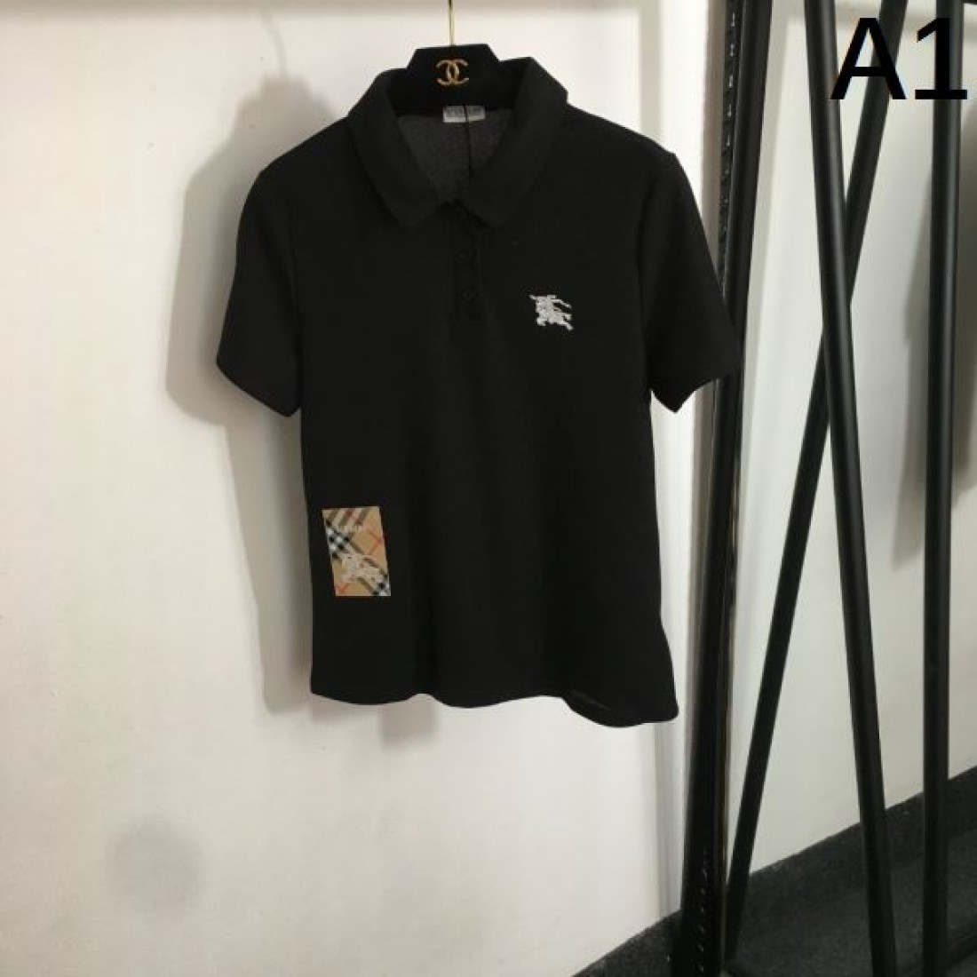 夏に映えるアイテム BURBERRY バーバリー コピー 半袖Tシャツ 秋冬マストアイテム