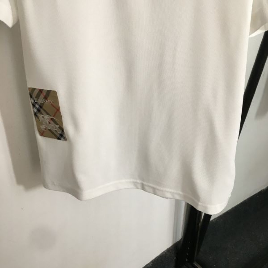 夏に映えるアイテム BURBERRY バーバリー コピー 半袖Tシャツ 秋冬マストアイテム