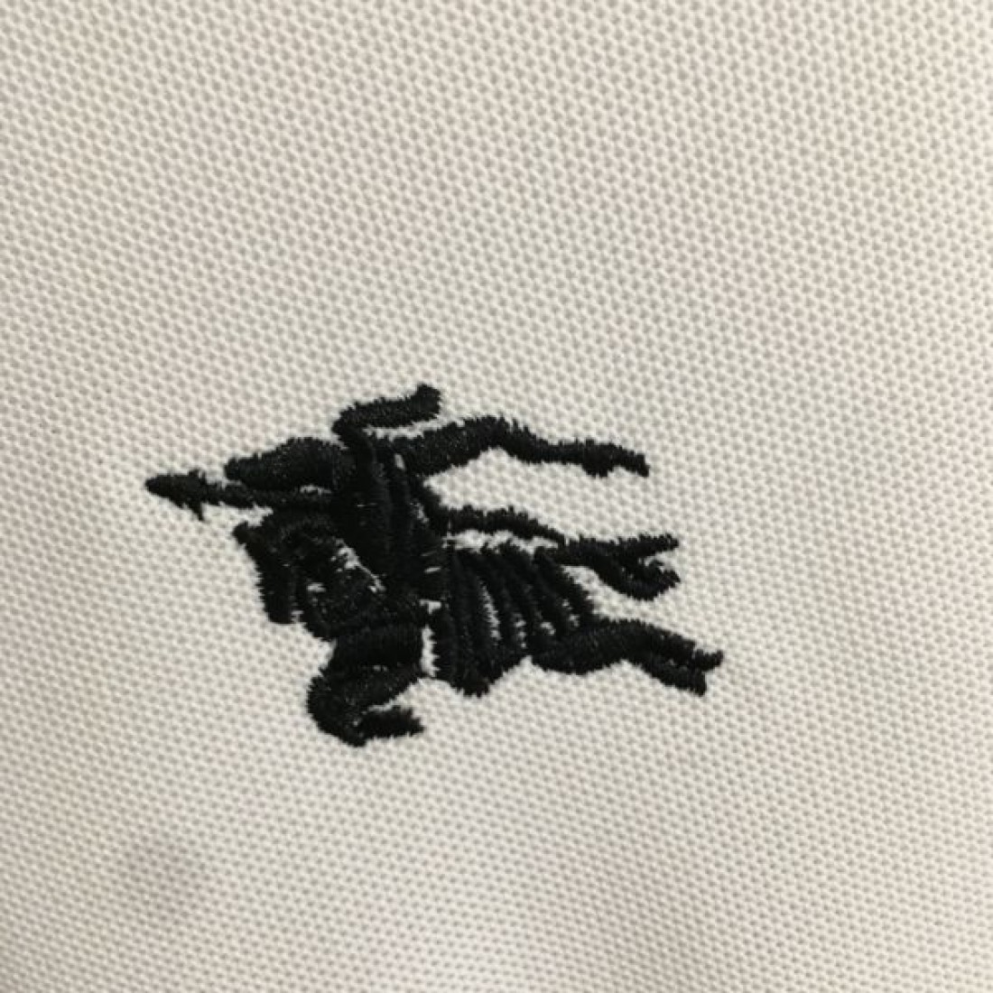 夏に映えるアイテム BURBERRY バーバリー コピー 半袖Tシャツ 秋冬マストアイテム