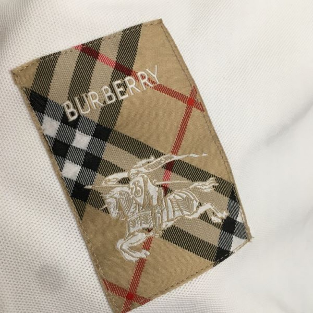 夏に映えるアイテム BURBERRY バーバリー コピー 半袖Tシャツ 秋冬マストアイテム