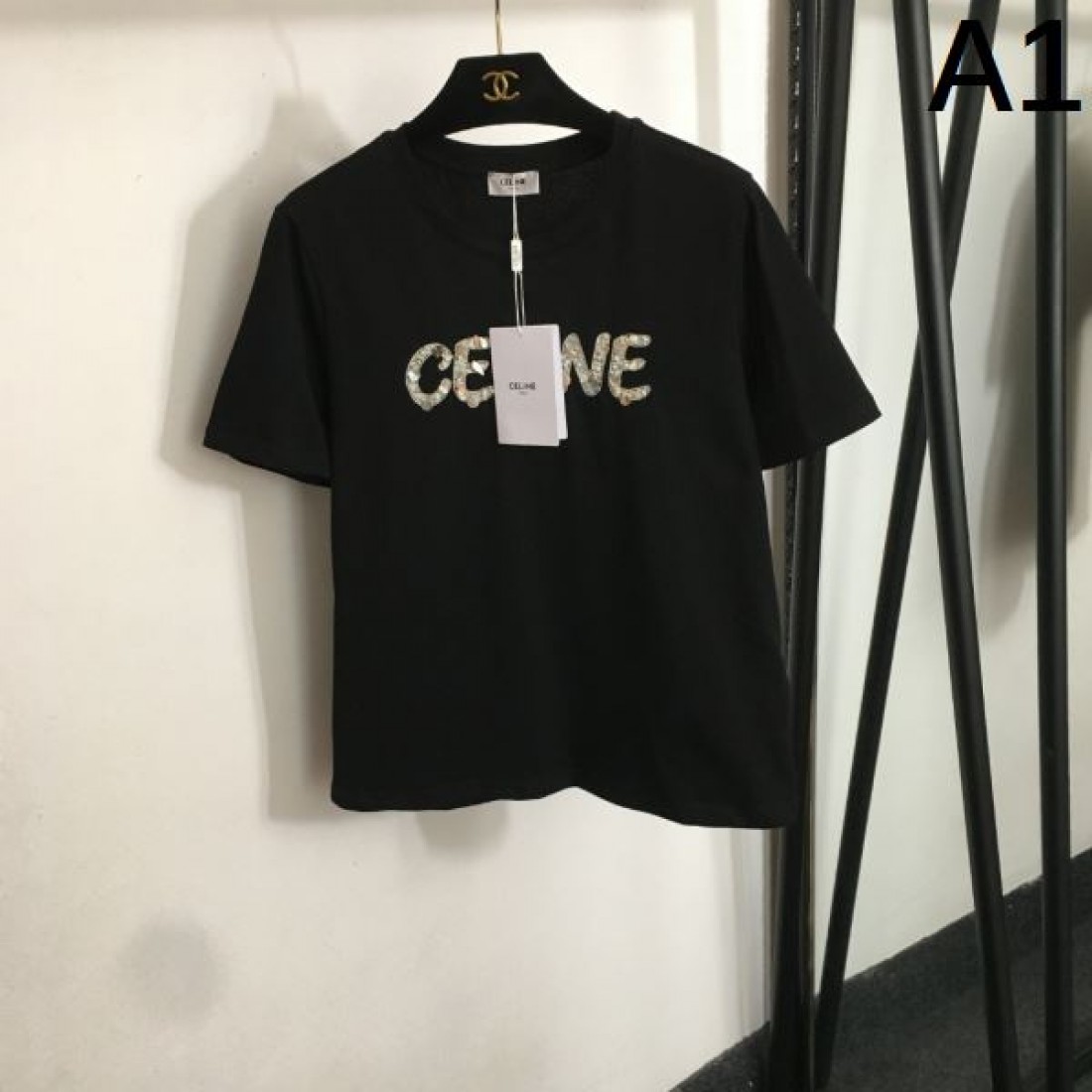 洗練された美しさ CELINE セリーヌ コピー 半袖Tシャツ 大人の魅力溢れる