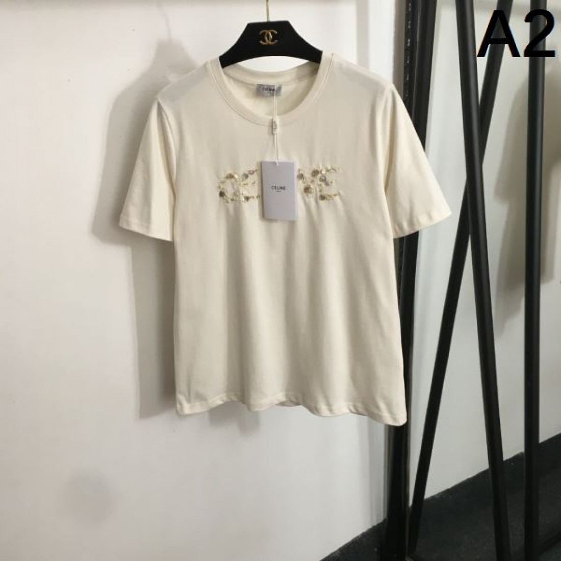 洗練された美しさ CELINE セリーヌ コピー 半袖Tシャツ 大人の魅力溢れる