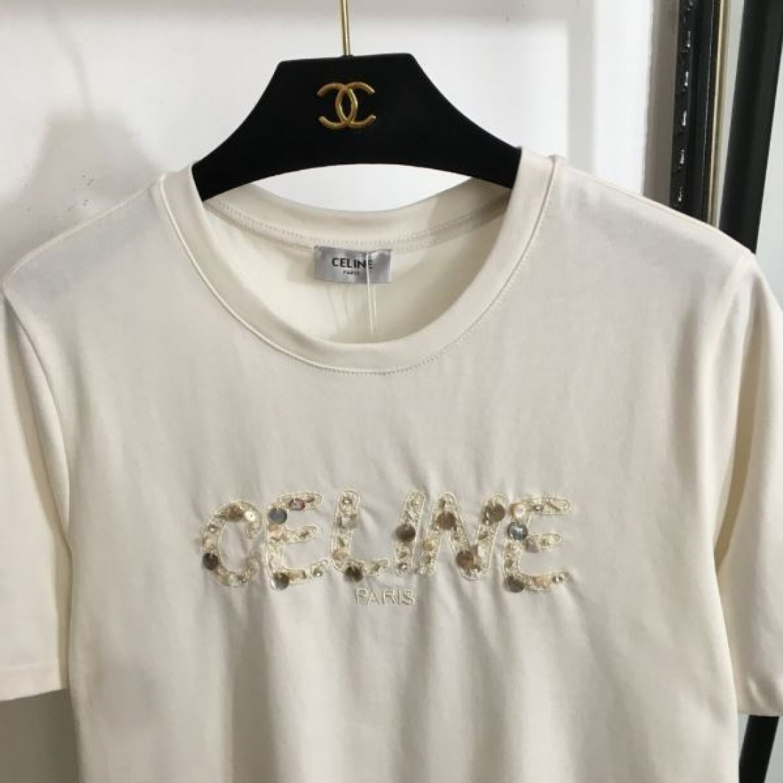 洗練された美しさ CELINE セリーヌ コピー 半袖Tシャツ 大人の魅力溢れる