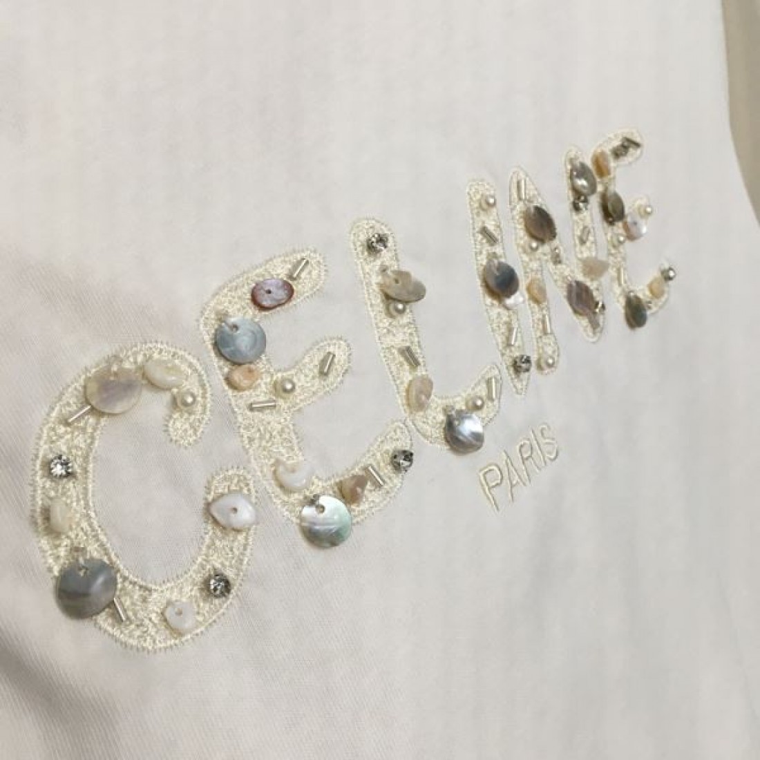 洗練された美しさ CELINE セリーヌ コピー 半袖Tシャツ 大人の魅力溢れる