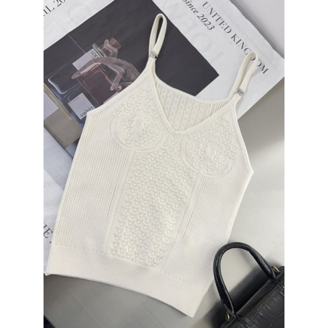 上質なファブリック CHANEL シャネル コピー チョッキ 魅力的なディテール