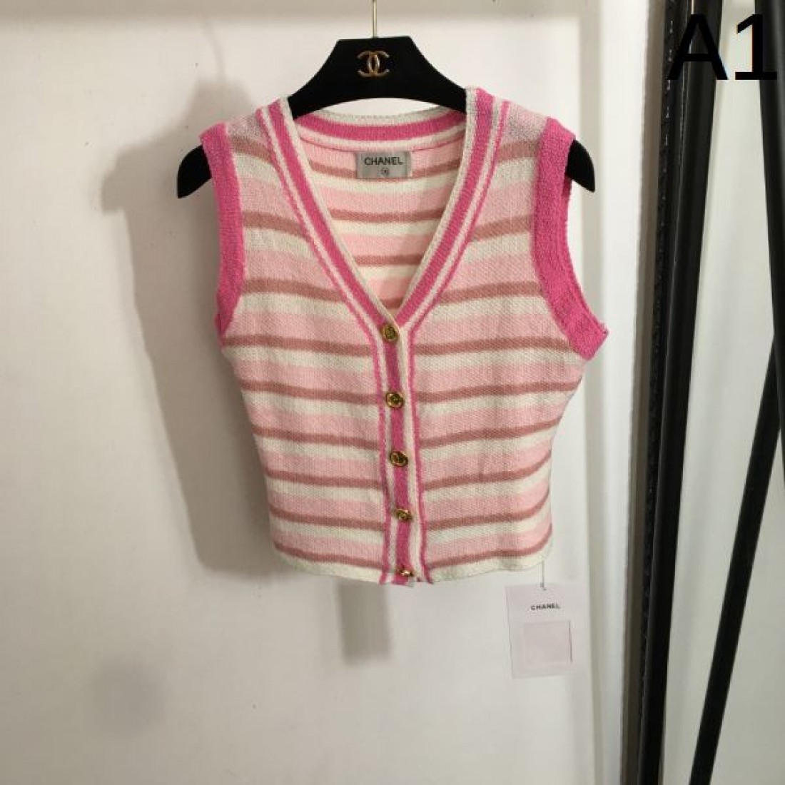 すべてのシーンで活躍 CHANEL シャネル コピー チョッキ 一目惚れ間違いなし
