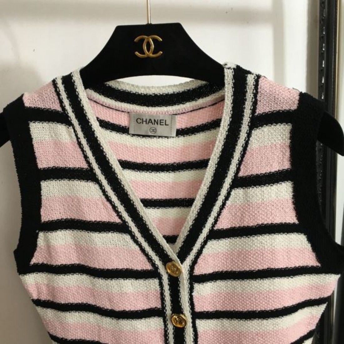 すべてのシーンで活躍 CHANEL シャネル コピー チョッキ 一目惚れ間違いなし