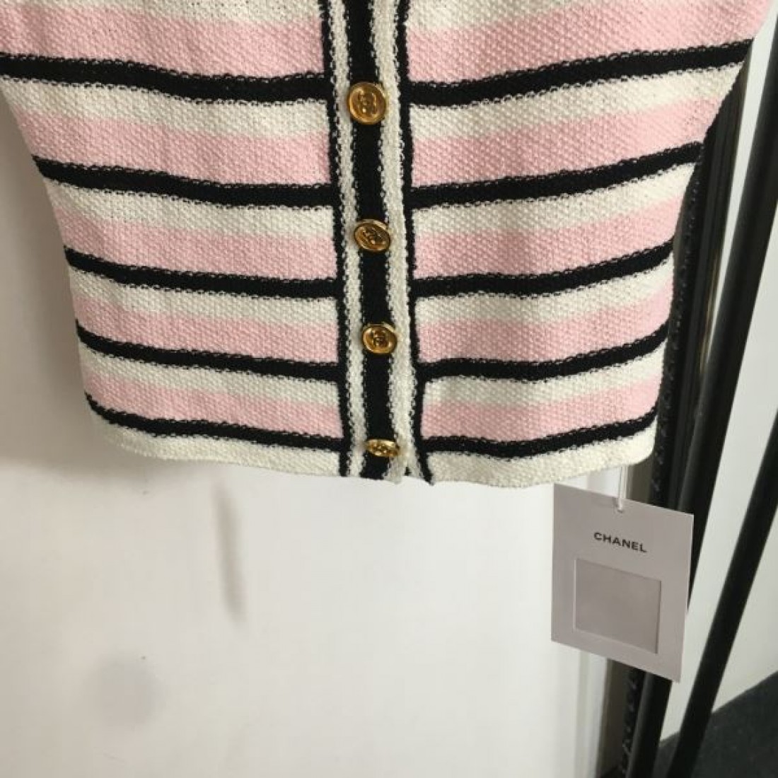 すべてのシーンで活躍 CHANEL シャネル コピー チョッキ 一目惚れ間違いなし