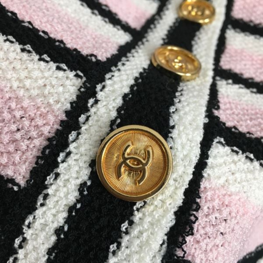 すべてのシーンで活躍 CHANEL シャネル コピー チョッキ 一目惚れ間違いなし