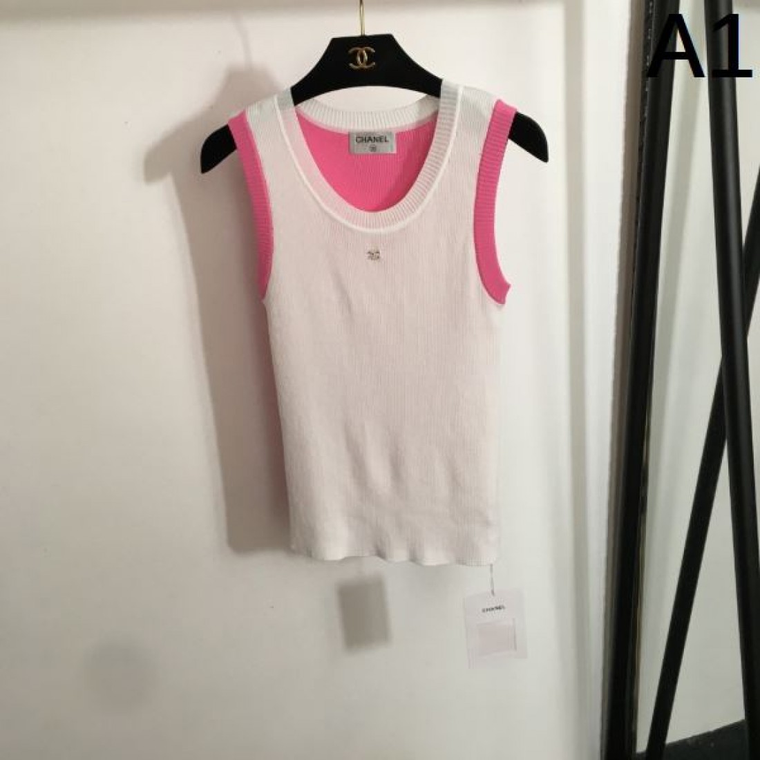 存在感を放つデザイン CHANEL シャネル コピー ニットベスト 驚きの新作