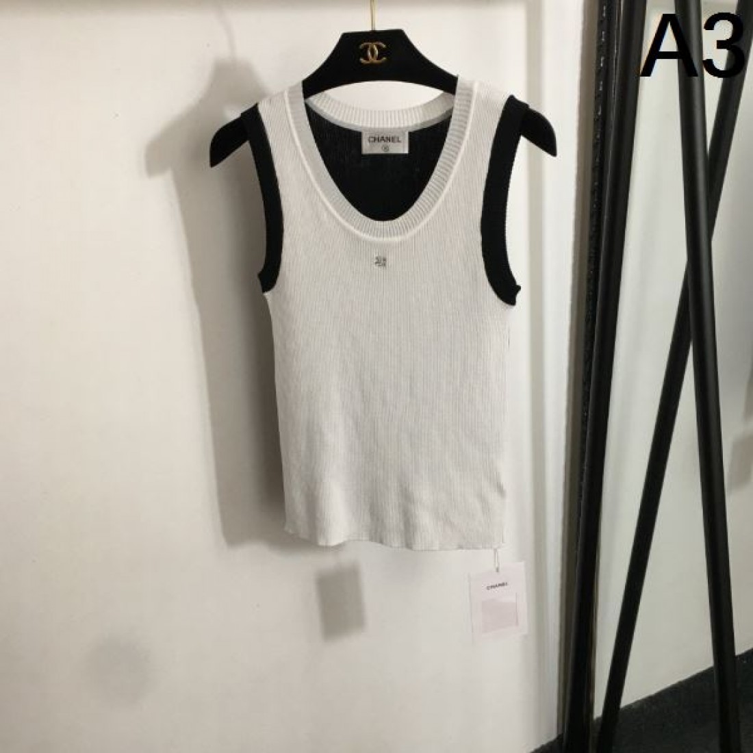 存在感を放つデザイン CHANEL シャネル コピー ニットベスト 驚きの新作