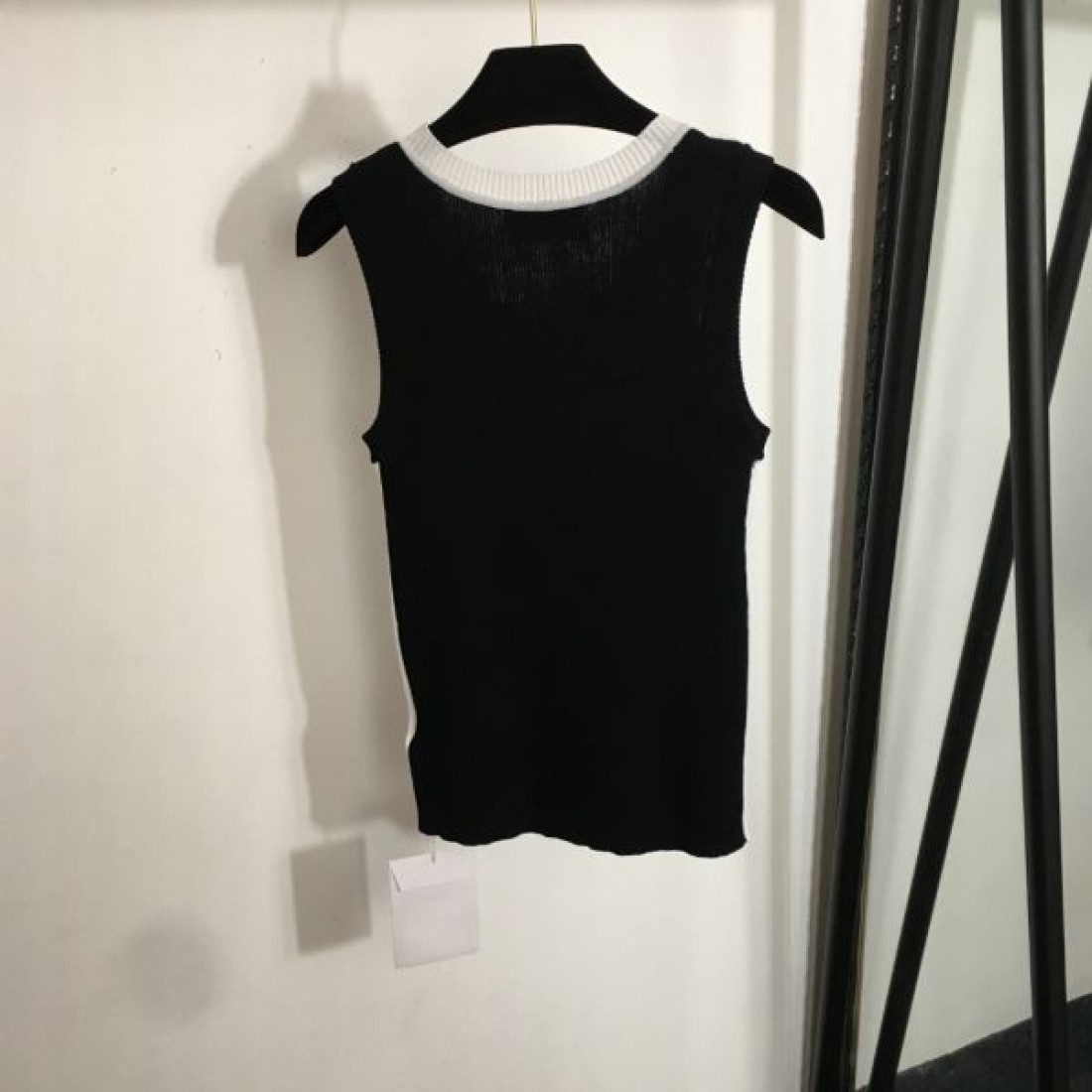 存在感を放つデザイン CHANEL シャネル コピー ニットベスト 驚きの新作