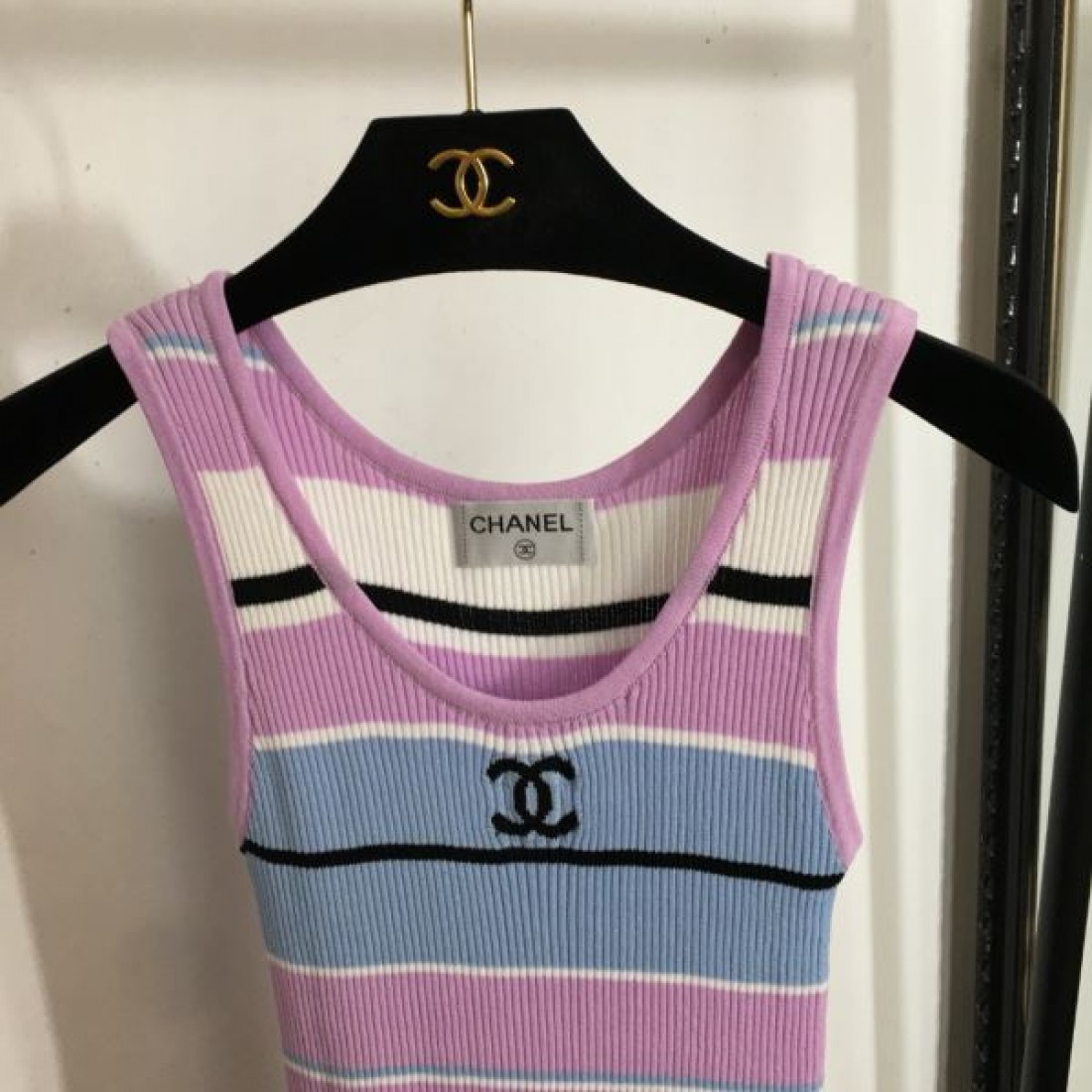 新しい季節にぴったり CHANEL シャネル コピー ニットベスト 究極のファッション