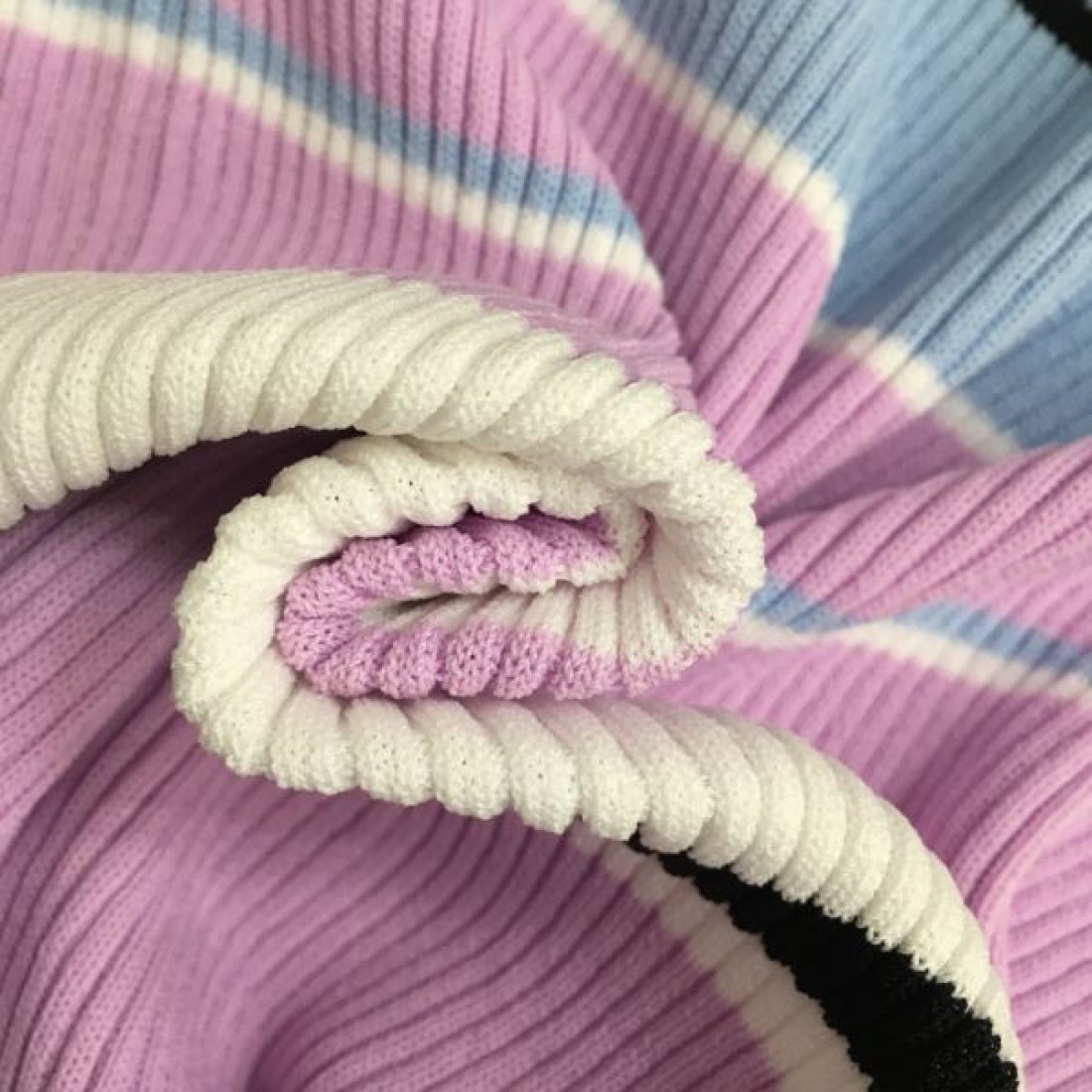 新しい季節にぴったり CHANEL シャネル コピー ニットベスト 究極のファッション