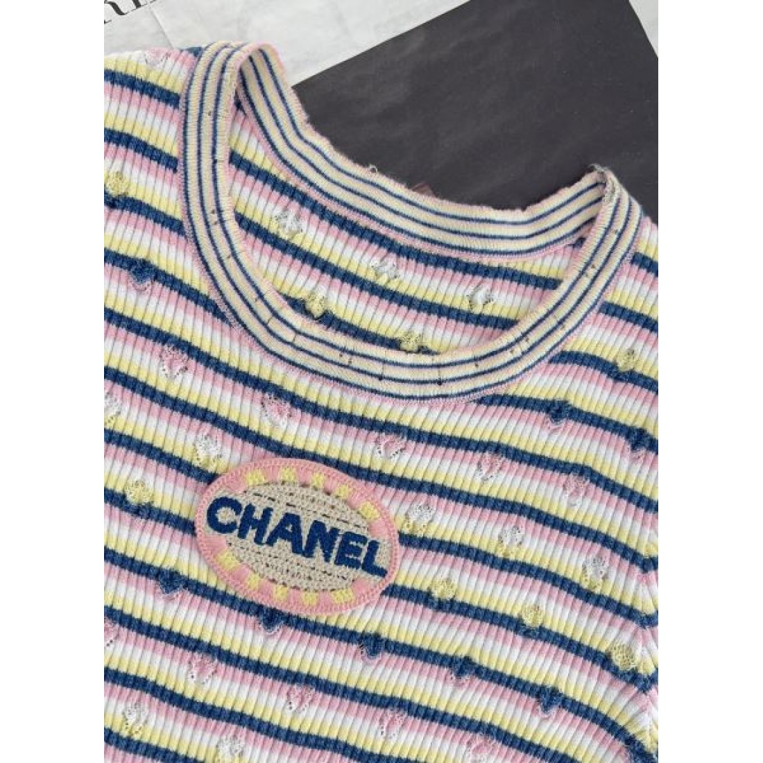 シンプルで上品 CHANEL シャネル コピー 半袖トップス スタイルが決まる