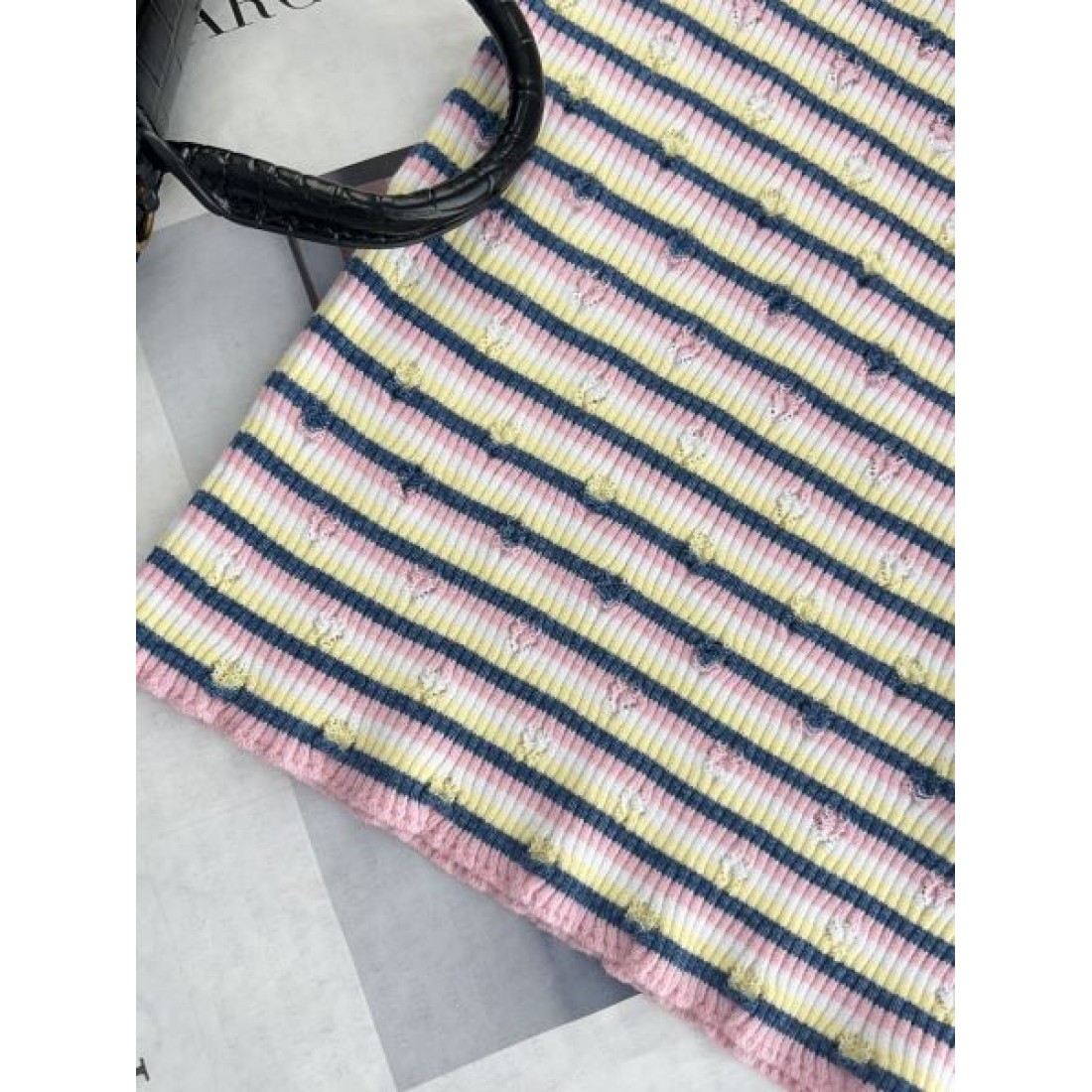 シンプルで上品 CHANEL シャネル コピー 半袖トップス スタイルが決まる