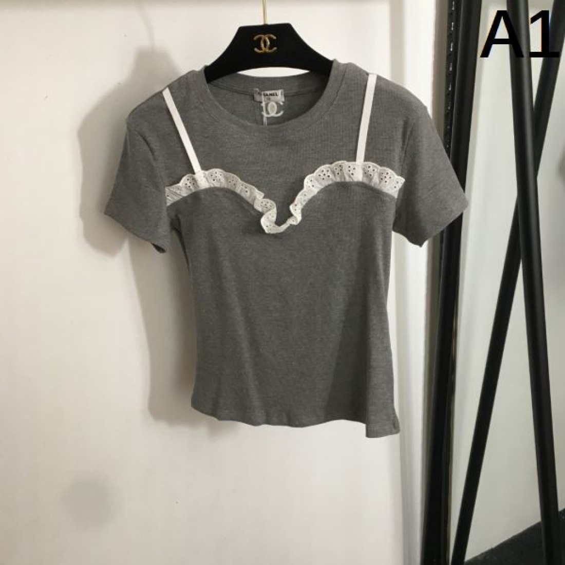 インパクト抜群 CHANEL シャネル コピー 半袖Tシャツ 季節にぴったり