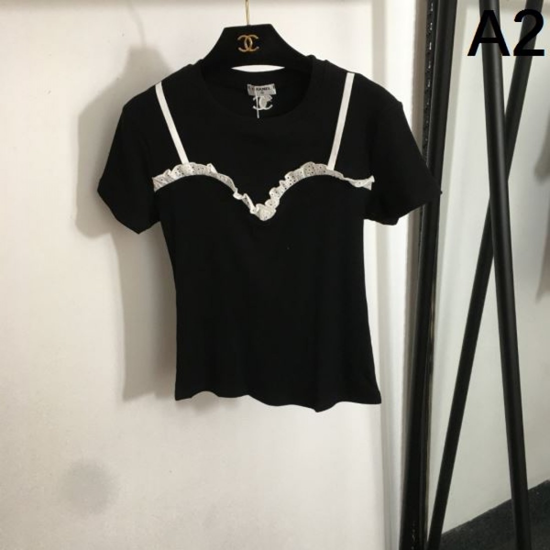 インパクト抜群 CHANEL シャネル コピー 半袖Tシャツ 季節にぴったり